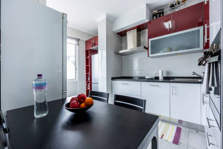 Holiday apartment with fast internet | City view — photo 4