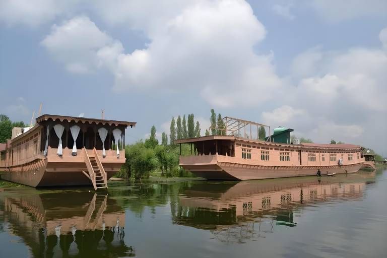 Houseboat  Srinagar
