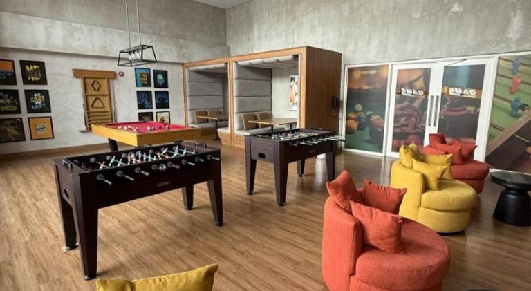 Apartment with pool — photo 4
