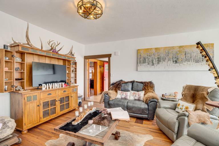 1 Blk to Main St! Crystal Connection Montrose Home — photo 4