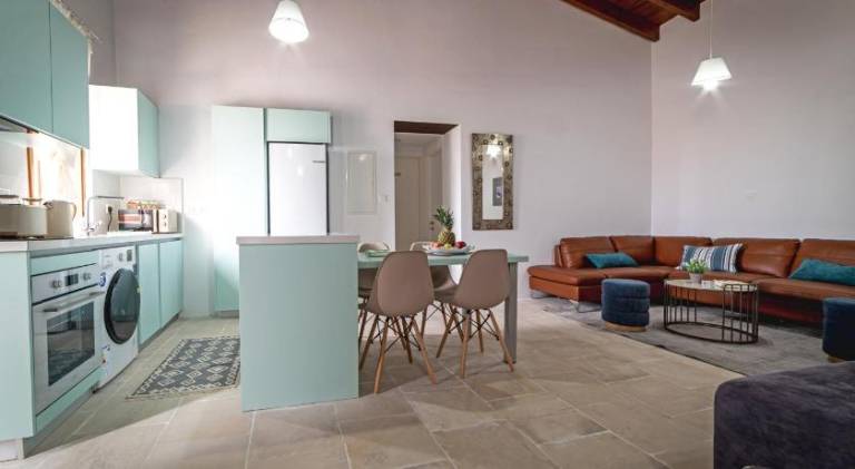 Villa with pool — photo 3