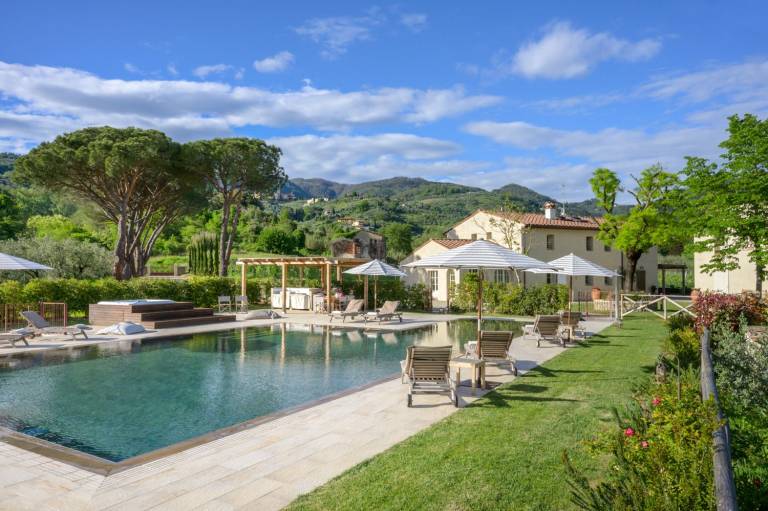 Child-friendly villa with grill, yard & private pool | Pets are welcome — photo 3