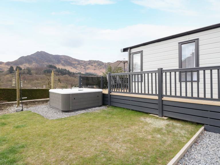 Cottage with jacuzzi & garden — photo 2