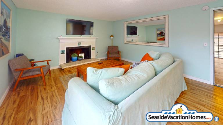 Vacation home with fast internet, yard & hot tub — photo 2