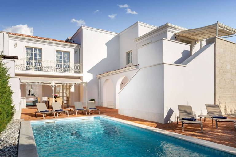 Villa with garden, private pool & barbecue in Tar-Vabriga