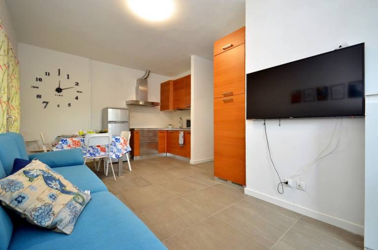 Rental apartment with yard, barbeque & patio — photo 3