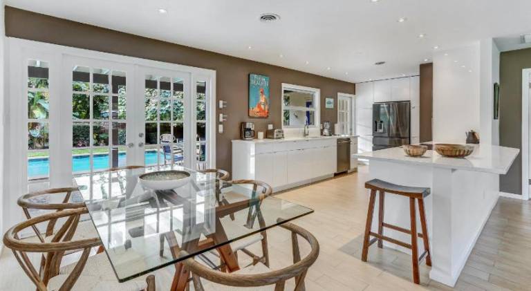 Vacation home with pool — photo 3