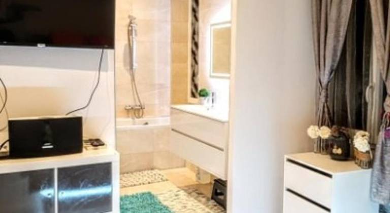 Vacation home with hot tub — photo 2
