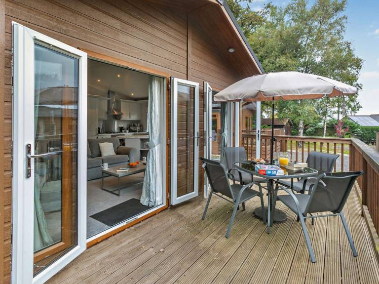 Lodge with garden, jacuzzi & patio in Okehampton