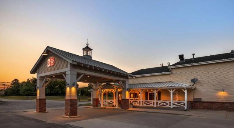 Best Western Plus University Park Inn & Suites — photo 2