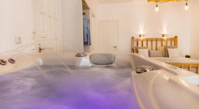 Aqua Naxos Apartments & Suites in Naxos