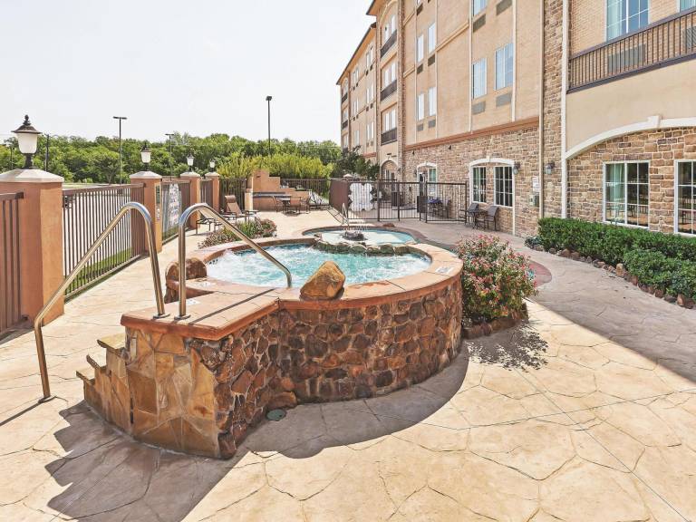 La Quinta Inn & Suites by Wyndham Allen at The Village — photo 4