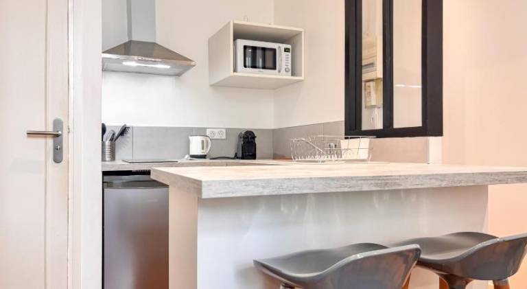 Nice apartment with patio | Next to Bordeaux Cathedral | Perfect for remote work | Pet-friendly — photo 2