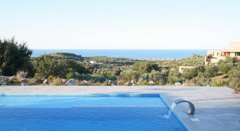 Villa with yard, private pool & patio in Platanias