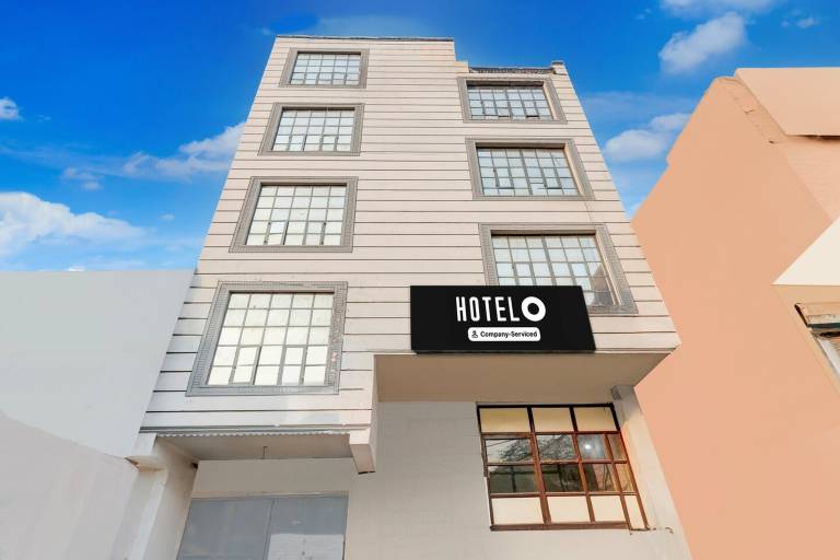 Super Hotel O DTU Main Gate Delhi