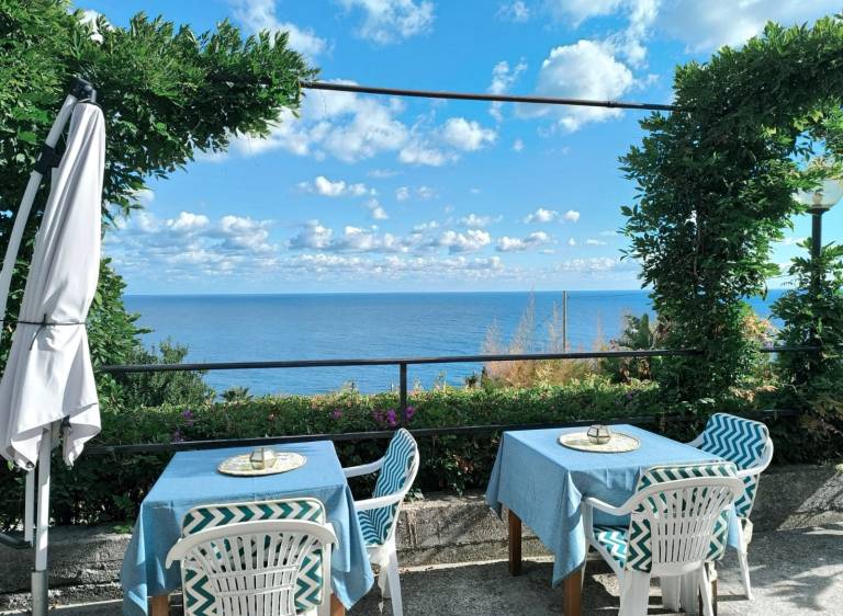 Apartment 'Gli Orti Sul Mare 1' with Sea View, Wi-Fi and Air Conditioning — photo 2