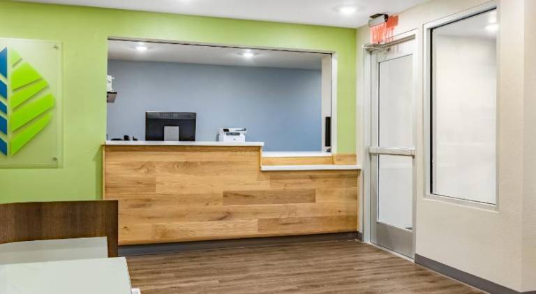 WoodSpring Suites Toledo Maumee — photo 2