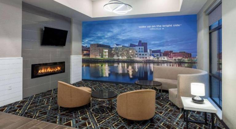 La Quinta Inn & Suites by Wyndham Coralville Iowa City — photo 2