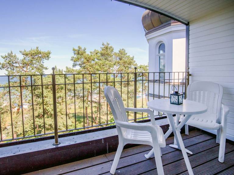 Ferienwohnung mit Meerblick, 2 Schlafzimmern und Balkon in Binz
