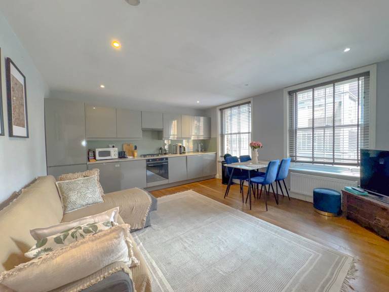 Apartment with terrace & fast internet | Near Trafalgar Square | City view — photo 4