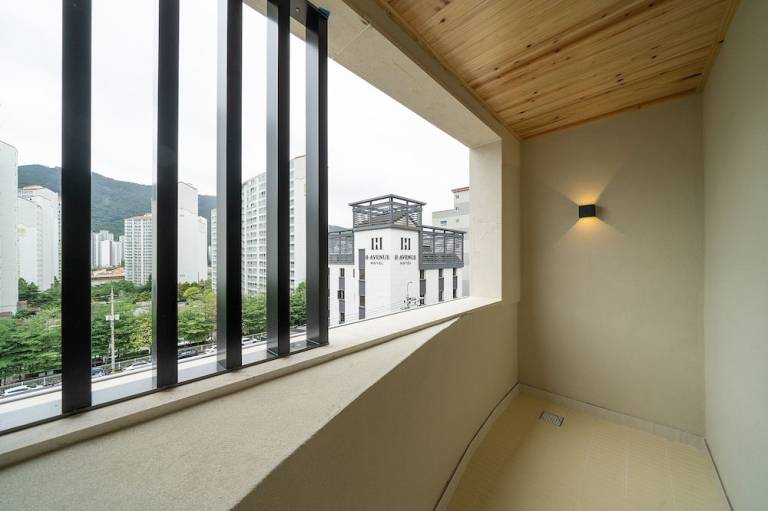 Hound Hotel Gimhae Samgye