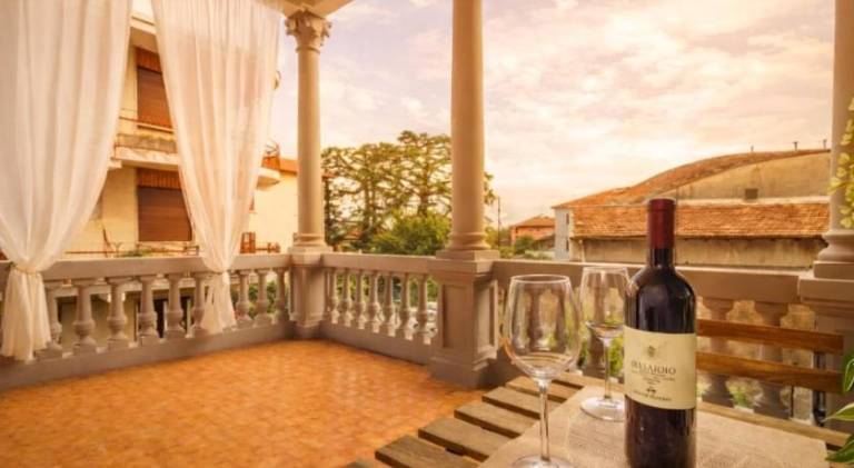 LoreLake Holidays -Big City Life - Private terrace & Parking in Como in Como