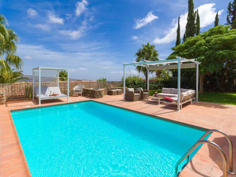 Holiday Home 'Villa Linda' with Mountain Views, Private Pool and Wi-Fi — photo 2