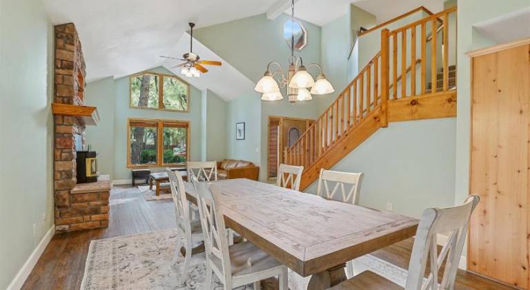 Pleasant vacation home with jacuzzi | Pets are welcome — photo 2