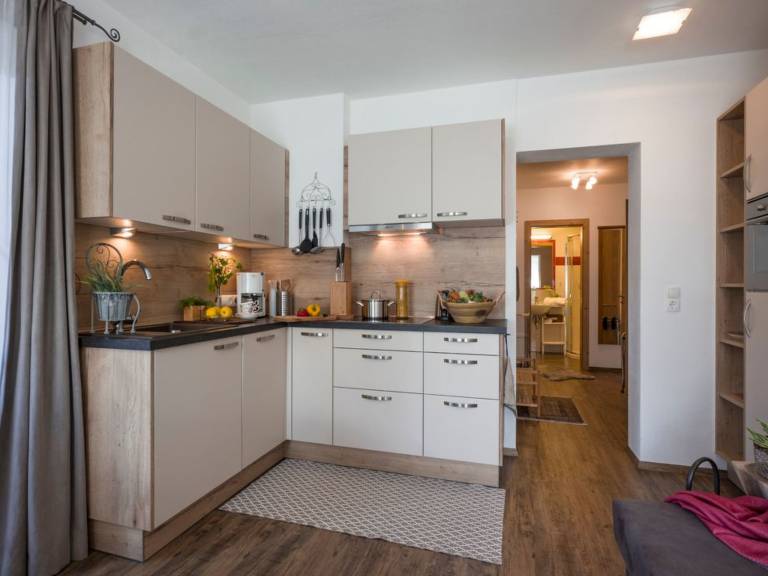 Apartment with yard, sauna & patio | Mountain view — photo 3