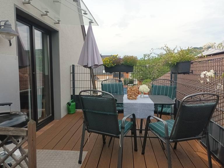 Rental apartment with terrace, barbecue & yard — photo 5