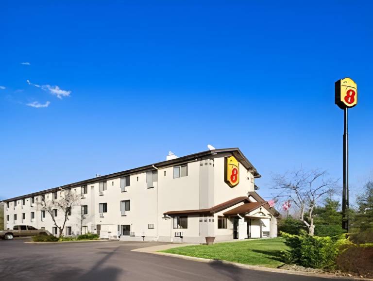 Super 8 By Wyndham Marietta in Marietta, OH