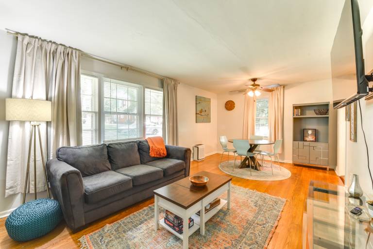 4 Mi to Downtown Charlotte Home w Yard