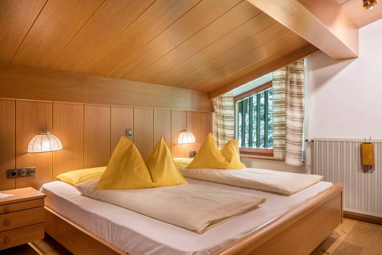 Rental apartment with fast internet & yard | Garden view in Campitello di Fassa