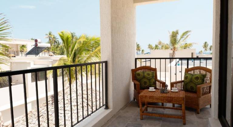 Apartment with terrace, pool & yard | Close to the beach | Dogs allowed — photo 4