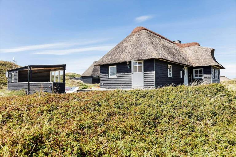 House with barbecue, terrace & hot tub in Harboore