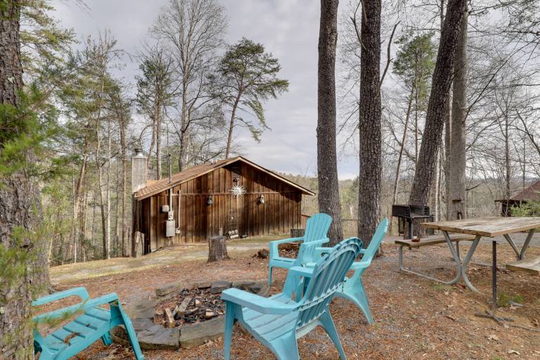 9 Mi to Dollywood: Smoky Mtn Couple’s Retreat! in Sevierville, TN