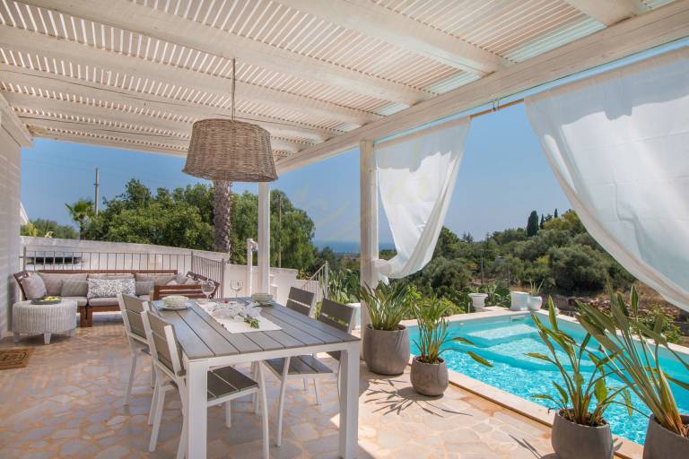 Vacation home with private pool, yard & grill | Sea view — photo 3
