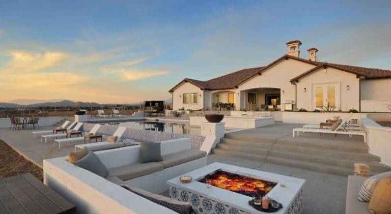Villa with hot tub & pool — photo 5