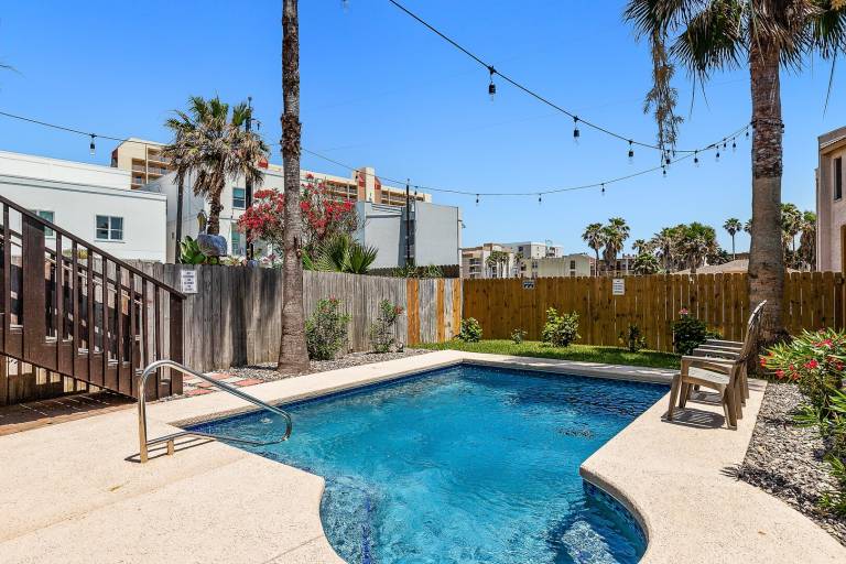 House with pool & garden — photo 3