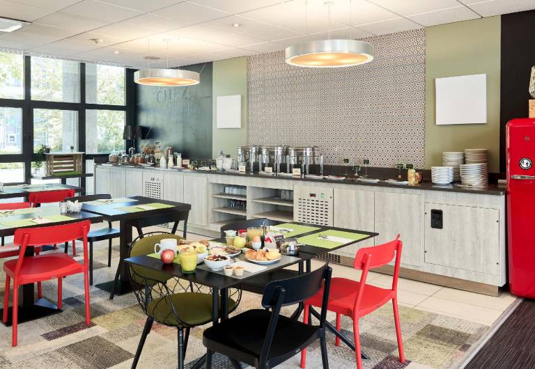 B&B HOTEL Saint-Quentin-en-Yvelines Centre Gare 4 etoiles — photo 4