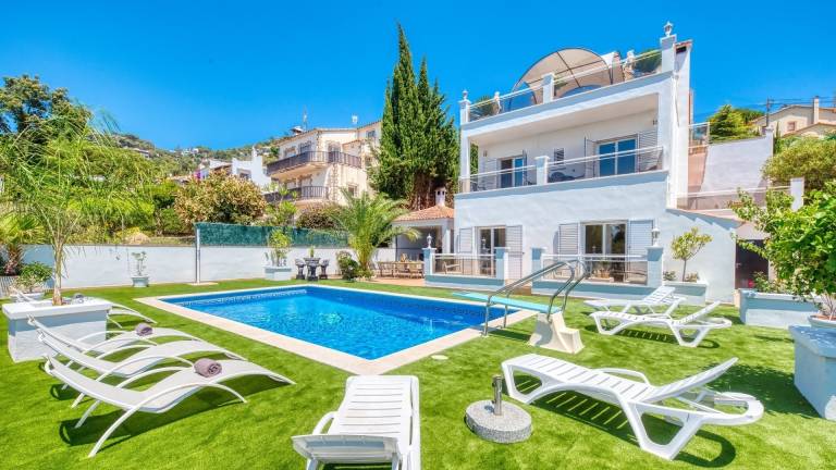 Villa "Costacabana - Maribel" with Private Pool, 3 Private Terraces & Wi-Fi in Lloret de Mar