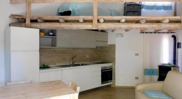 Serviced apartment with yard & terrace — photo 2