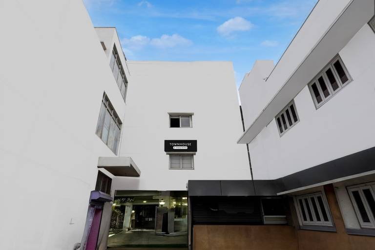 Super Townhouse Arcot Road Near Kauvery hospital