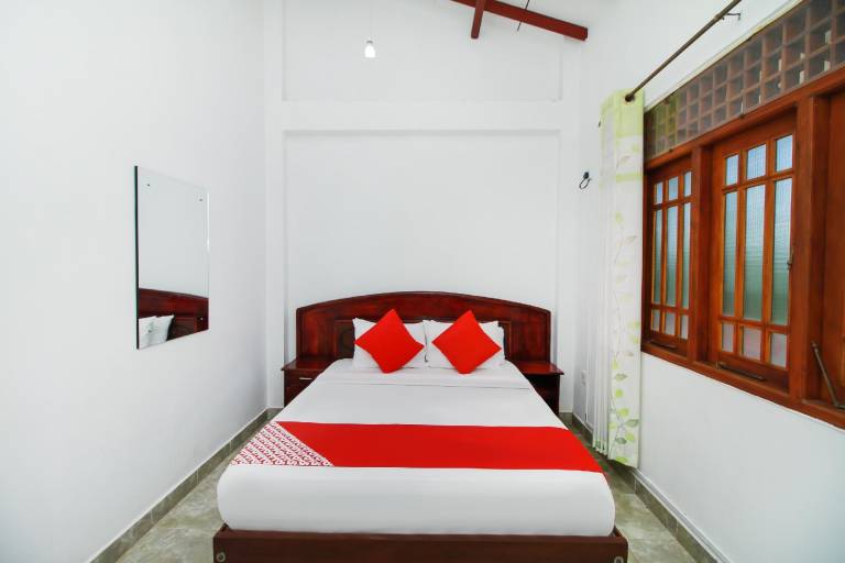Serviced apartment with yard, pool & patio | Suitable for remote work | Pets allowed — photo 2