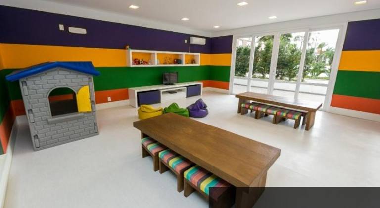 Apartment with pool — photo 5