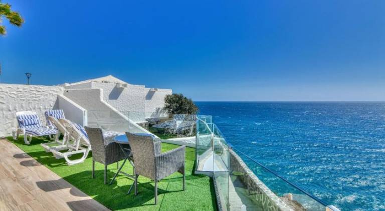 Villa with pool — photo 3