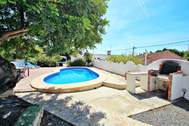 Villa with barbeque, private pool & yard | City view — photo 5