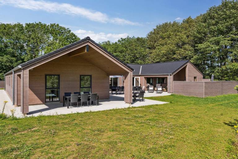 Vacation home with pool, patio & yard in Sønderborg