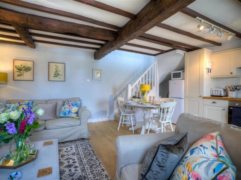Family-oriented cottage with yard | Pets allowed — photo 4