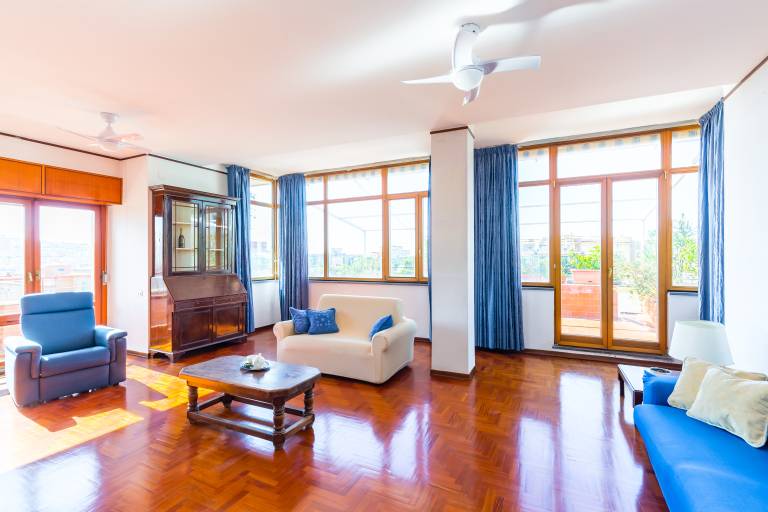 Family-oriented charming rental apartment with terrace & BBQ | City view | Dogs allowed — photo 2